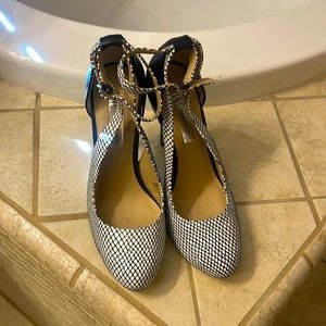 Size 6 Black and White closed toe pump with strap around the ankle